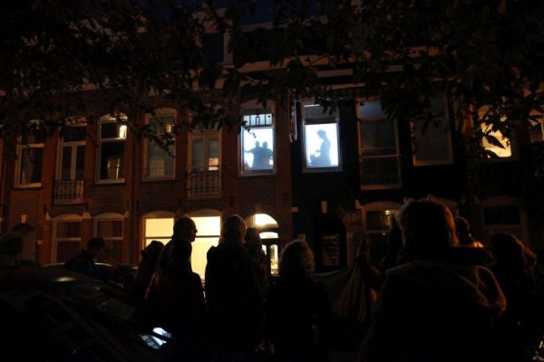 Awall in between-lichtistallatie_Nienke Brokke - Tina Westphal